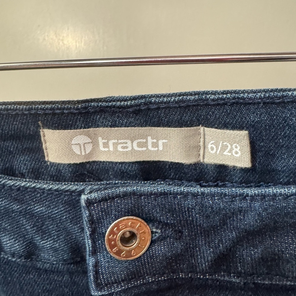 Tractr High Rise Ankle Crop Flare with Side Slit Fray Hem - Picture 9 of 12